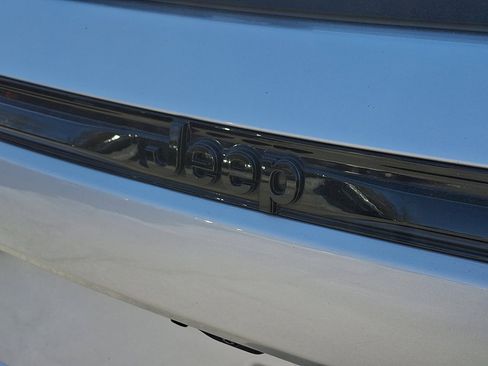 Certified 2024 Jeep Grand Cherokee Altitude image 16