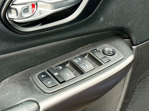 Used 2021 Jeep Cherokee Latitude AWD/4WD image 8