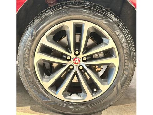 Used 2017 Jaguar F-PACE Premium image 11