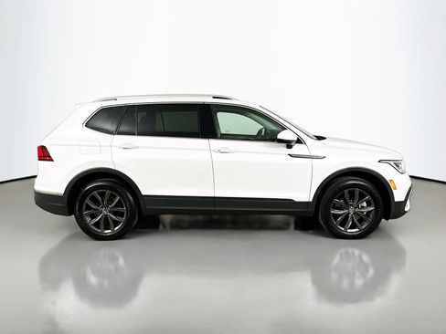 Used 2023 Volkswagen Tiguan SE AWD/4WD image 4