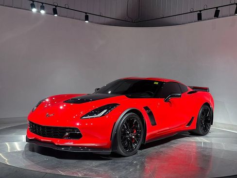 Used 2016 Chevrolet Corvette Z06 w/ Z07 Performance Package RWD image 2