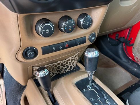 Used 2012 Jeep Wrangler Sahara w/ Connectivity Group AWD/4WD image 19