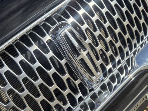 Used 2022 Lincoln Nautilus Black Label w/ Class II Trailer Tow Package image 12