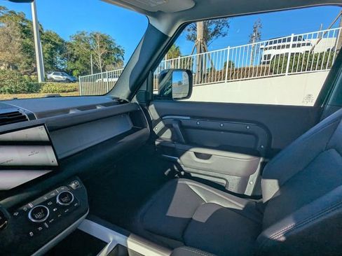 Used 2025 Land Rover Defender 90 S image 13