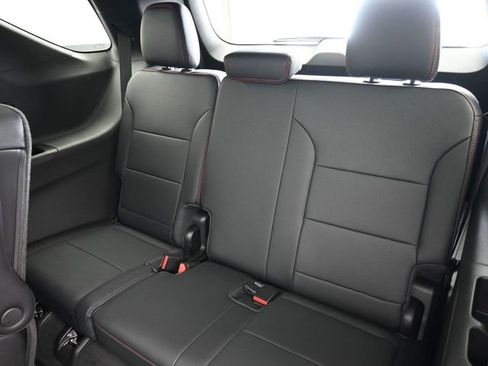 New 2026 Chevrolet Traverse RS w/ LPO, Floor Liner Package FWD image 28