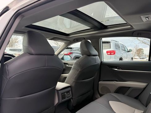 Used 2020 Toyota Camry XLE image 16