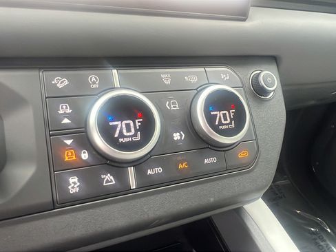 Used 2025 Land Rover Defender 130 X-Dynamic SE AWD/4WD image 24