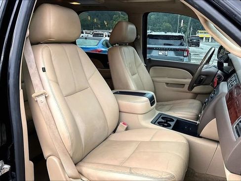 Used 2011 GMC Yukon SLT w/ SLT-2 Equipment Package AWD/4WD image 7