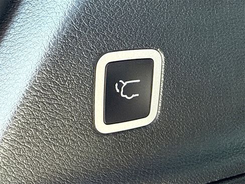 New 2025 Chrysler Voyager LX image 14