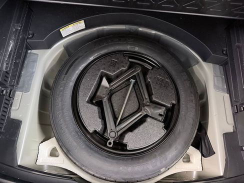 Used 2021 Toyota RAV4 XLE FWD image 30