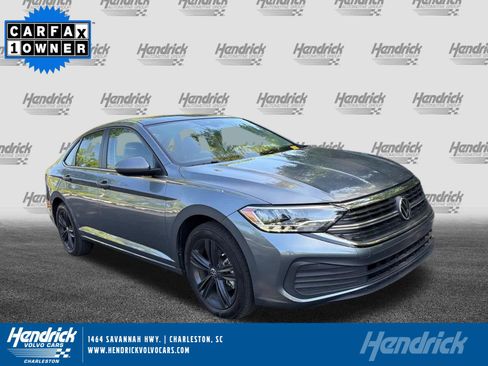 Used 2024 Volkswagen Jetta SE w/ Panoramic Sunroof Package image 1