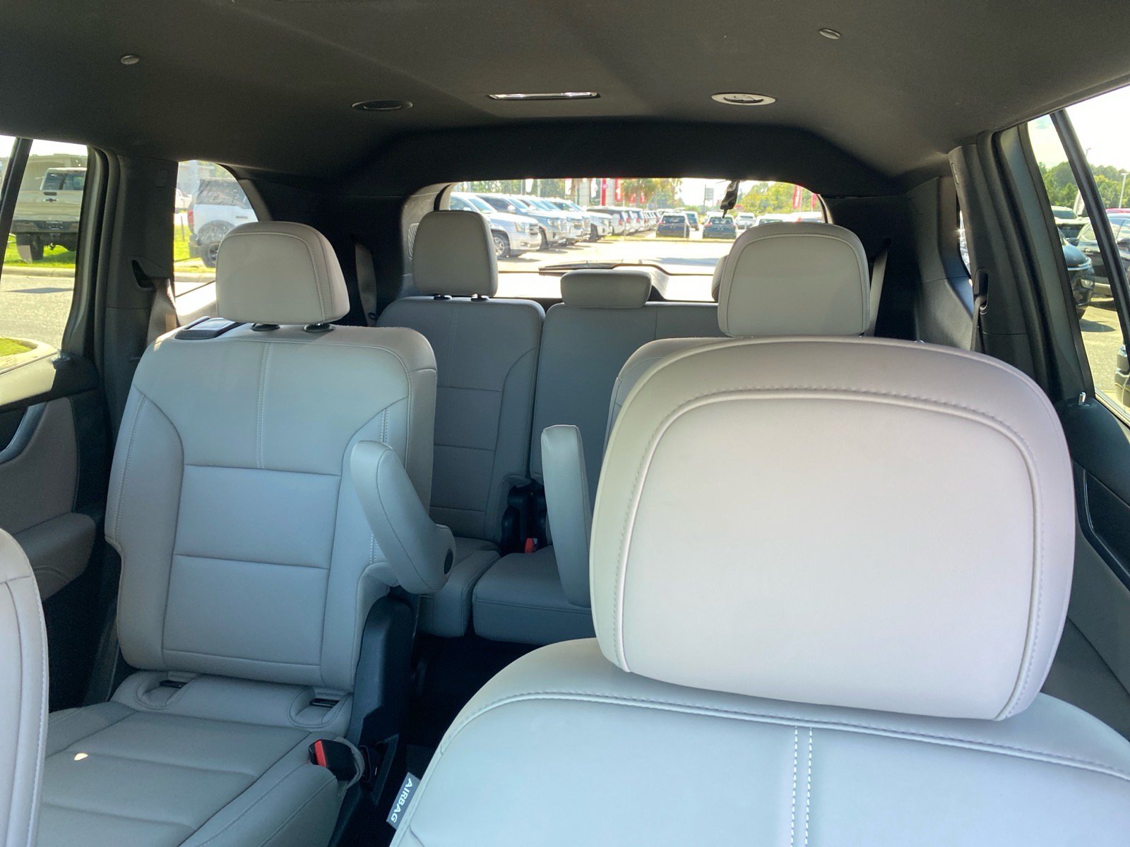 Used 2026 GMC Acadia Elevation w/ Elevation Premium Package FWD image 15