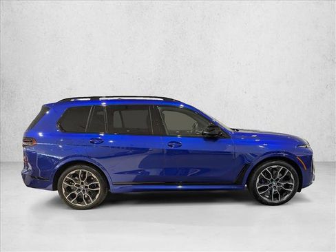 Used 2025 BMW X7 M60i image 4