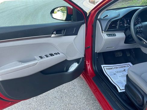 Used 2020 Hyundai Elantra SE w/ Convenience Package (C2) FWD image 10