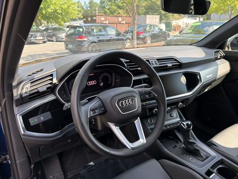 Used 2025 Audi Q3 2.0T Premium w/ Convenience Package AWD/4WD image 4