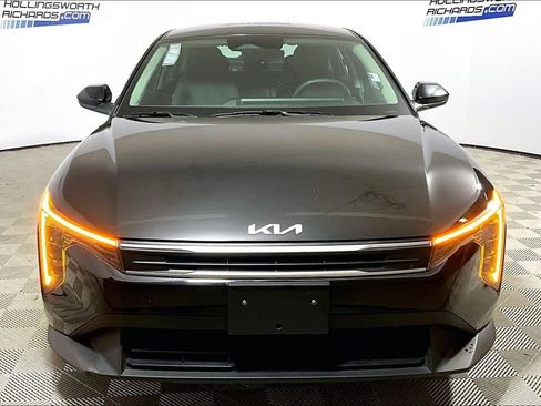 Used 2025 Kia K4 LXS image 2