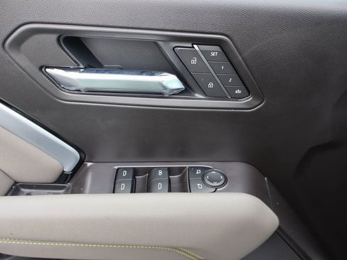 New 2025 Chevrolet Colorado ZR2 w/ Technology Package image 16