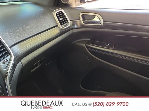 Used 2020 Jeep Grand Cherokee Laredo RWD image 17