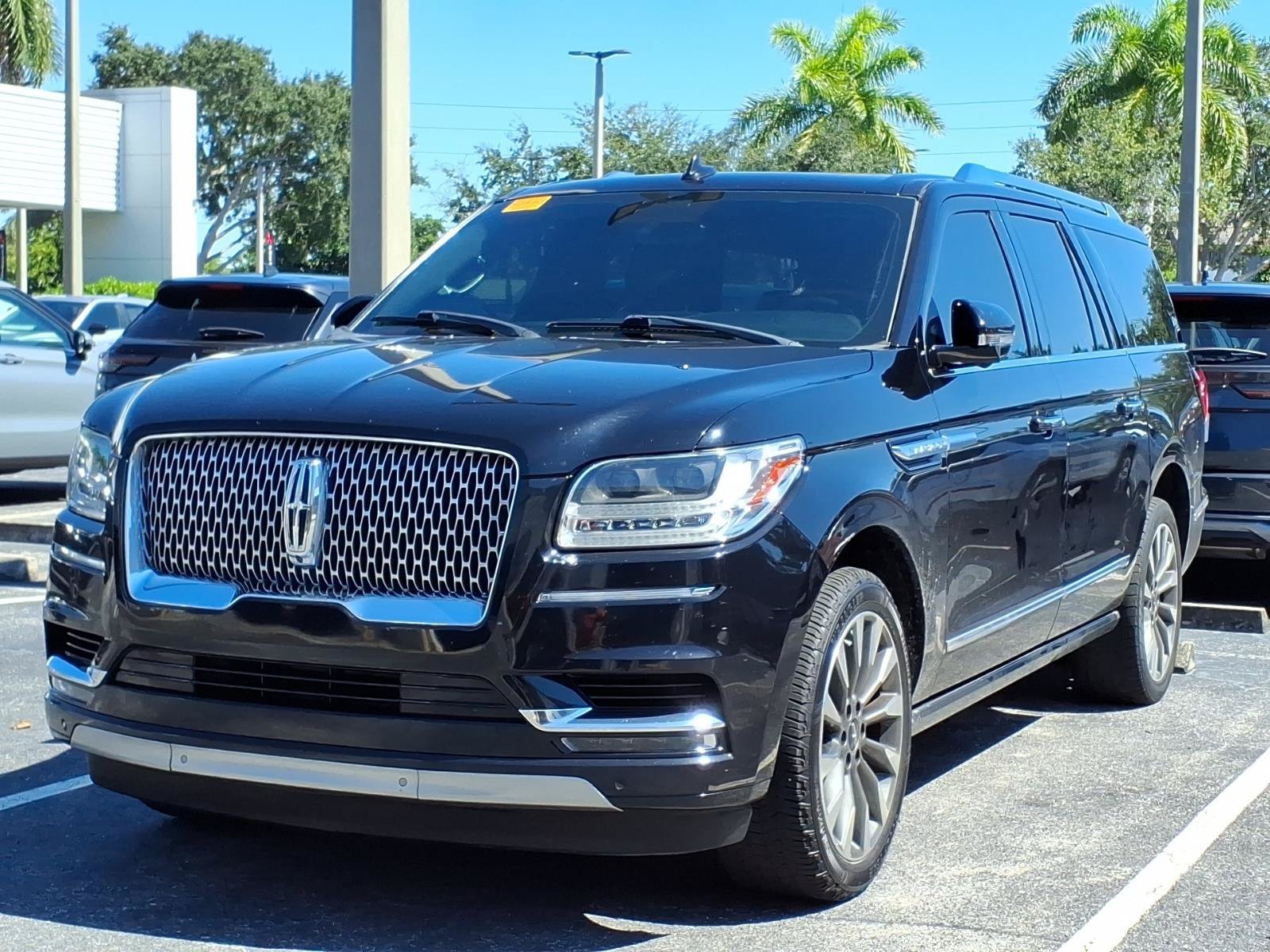 Used 2019 Lincoln Navigator L Select RWD image 3