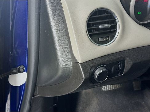 Used 2013 Chevrolet Cruze LS FWD image 10