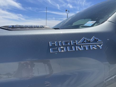 Used 2024 Chevrolet Silverado 2500 High Country w/ High Country Premium Package image 12