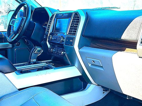 Used 2015 Ford F150 Lariat image 21
