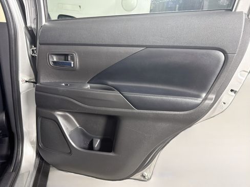 Used 2020 Mitsubishi Outlander LE FWD image 28