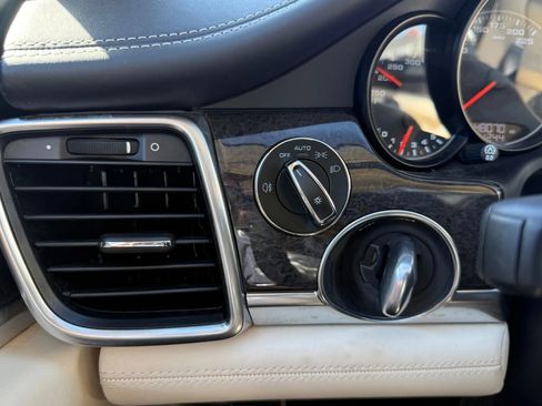 Used 2016 Porsche Panamera Turbo image 40