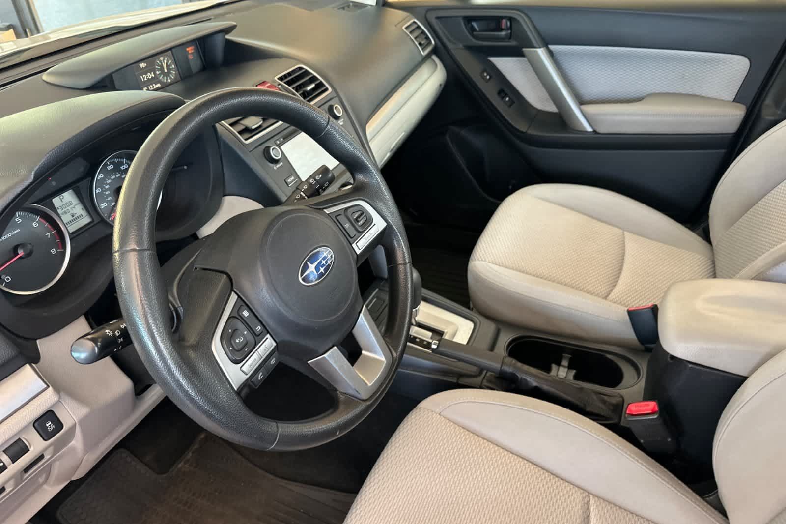 Used 2017 Subaru Forester 2.5i AWD/4WD image 9