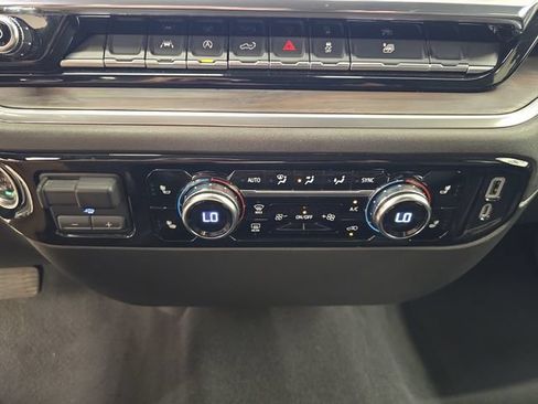 Used 2025 GMC Sierra 1500 SLT AWD/4WD image 24