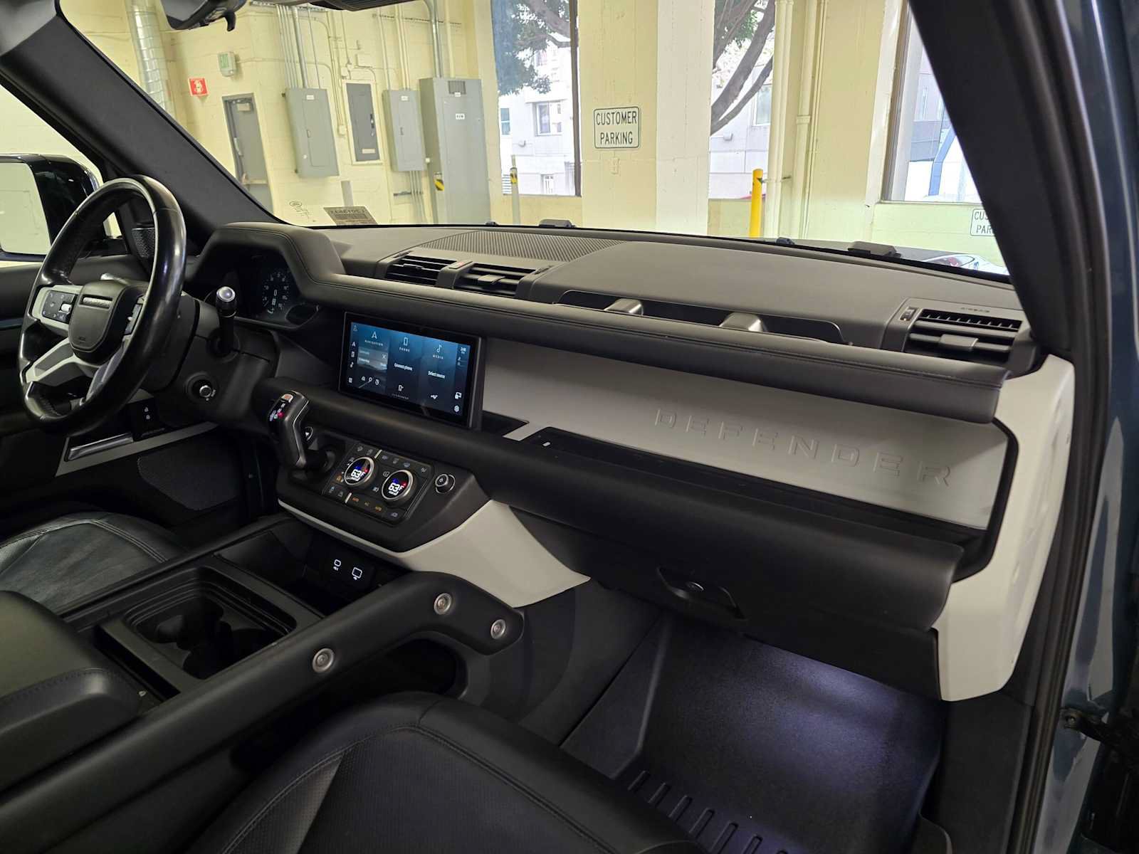 Used 2020 Land Rover Defender 110 HSE AWD/4WD image 11
