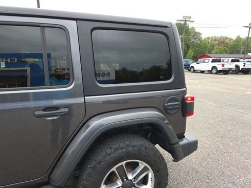 Used 2020 Jeep Wrangler Unlimited Sahara w/ Dual Top Group AWD/4WD image 17