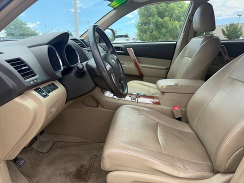 Used 2010 Toyota Highlander Limited AWD/4WD image 11