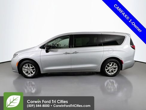Used 2024 Chrysler Pacifica Touring-L image 6