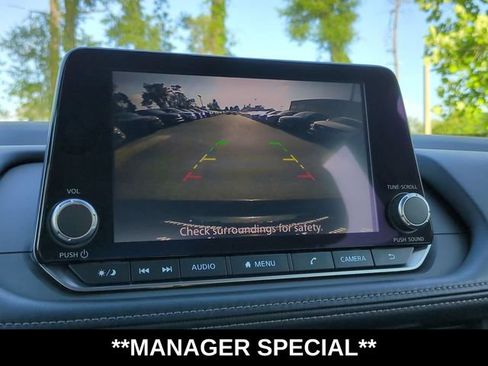 Used 2025 Nissan Rogue SV AWD/4WD image 19