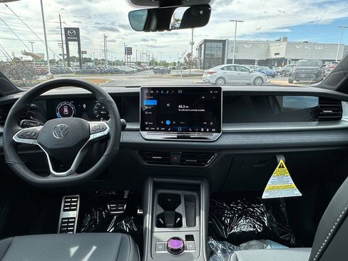 New 2025 Volkswagen Tiguan SE R-Line image 10