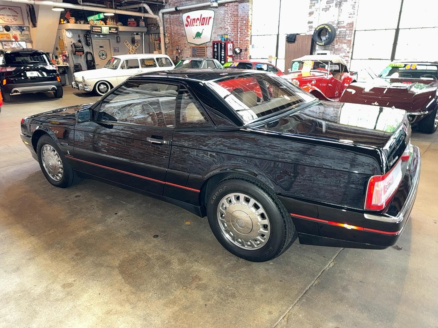 Used 1993 Cadillac Allante FWD image 9