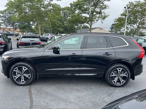 Used 2022 Volvo XC60 B5 Momentum w/ Climate Package image 4