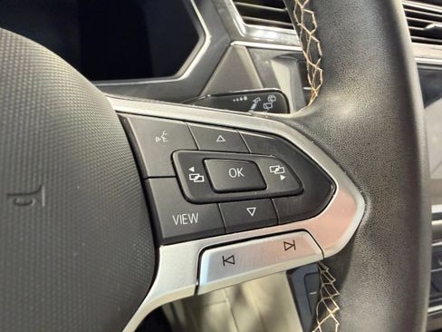 Certified 2023 Volkswagen Tiguan SE FWD image 40