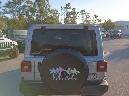 Used 2020 Jeep Wrangler Unlimited Sahara image 4