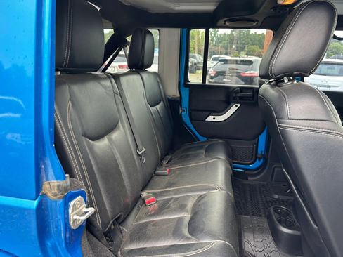 Used 2014 Jeep Wrangler Unlimited Sahara AWD/4WD image 16