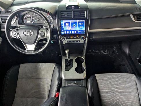 Used 2014 Toyota Camry SE image 15
