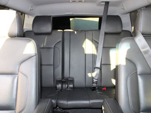 Used 2019 GMC Yukon XL SLT w/ Graphite Performance Edition image 18