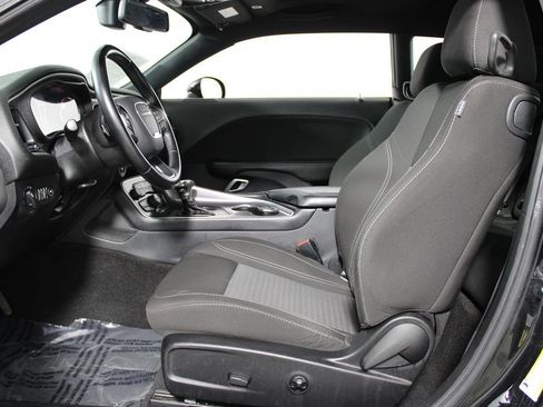 Used 2021 Dodge Challenger SXT image 8