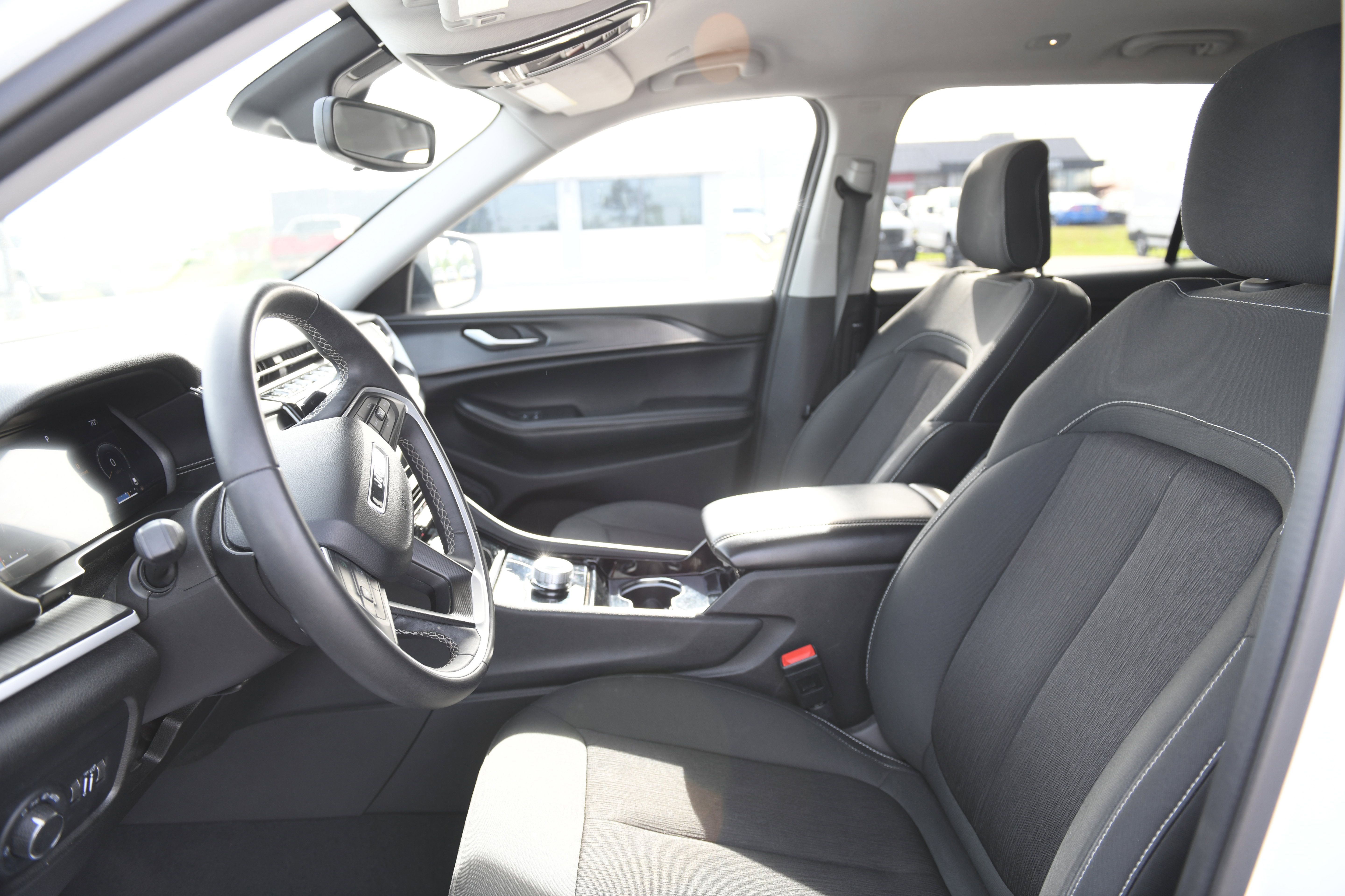 Used 2023 Jeep Grand Cherokee L Laredo RWD image 15