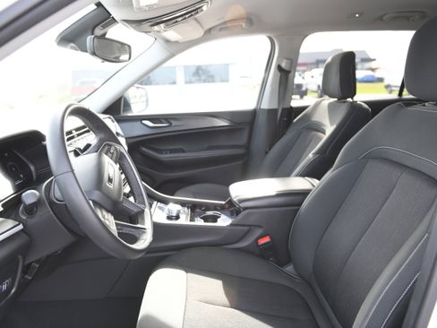 Used 2023 Jeep Grand Cherokee L Laredo RWD image 15