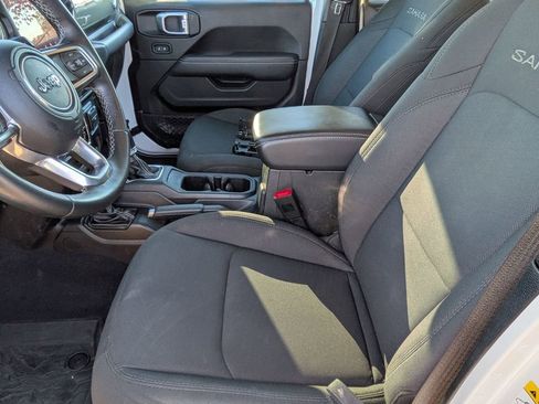 Used 2019 Jeep Wrangler Unlimited Sahara w/ Uconnect 4C Nav & Sound Group image 14