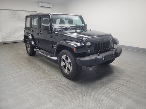 Used 2015 Jeep Wrangler Unlimited Sport w/ Connectivity Group AWD/4WD image 11