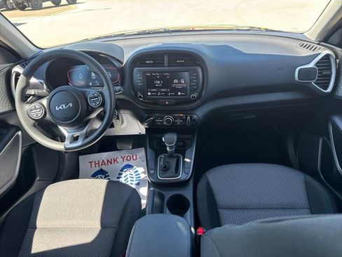 Used 2025 Kia Soul LX w/ LX Technology Package FWD image 13
