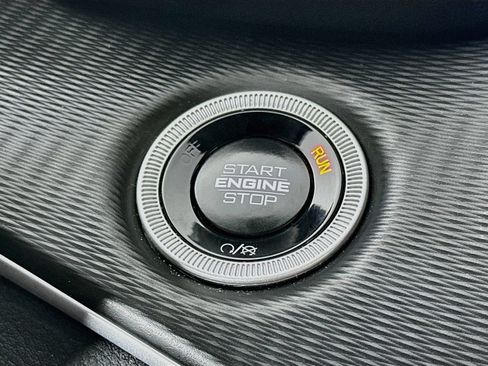 Certified 2025 Jeep Grand Cherokee Altitude AWD/4WD image 23